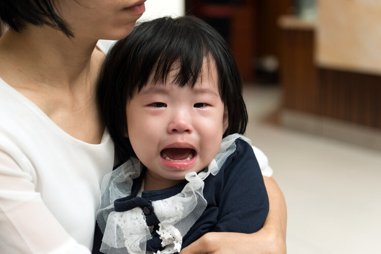 孩子哭咋办？别信“哭声免疫法”