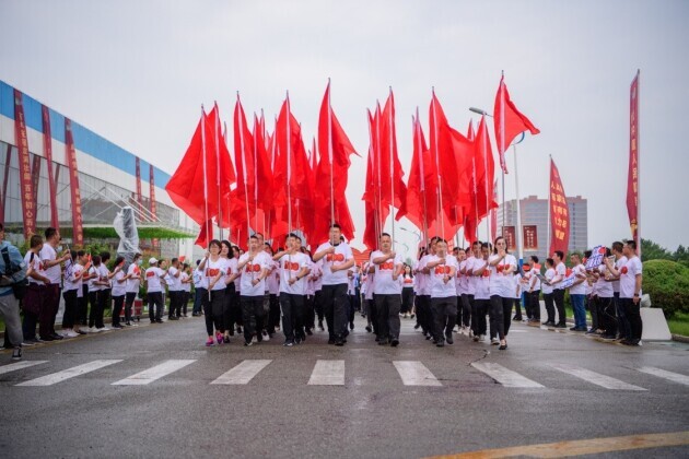 永远跟党走 共创新蒙牛-党建引领坚固“红色堡垒” 蒙牛推动中国乳业做强做优做大