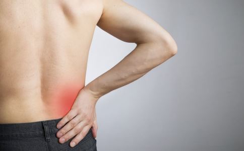 男人腰痛是什么原因 男人腰痛的原因有哪些 男人腰痛吃什么