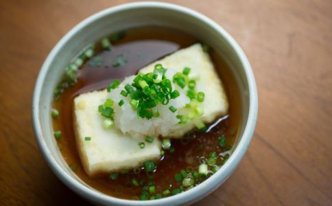 男人过量吃豆腐好吗 男人过量吃豆腐有什么危害 豆腐怎么搭配吃