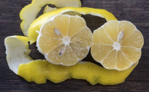 柚子皮的用处和用法 干柚子皮有什么用处 柚子皮的功效与作用