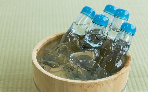 日本人每周都喝苏打水 苏打水有什么好处 苏打水的功效